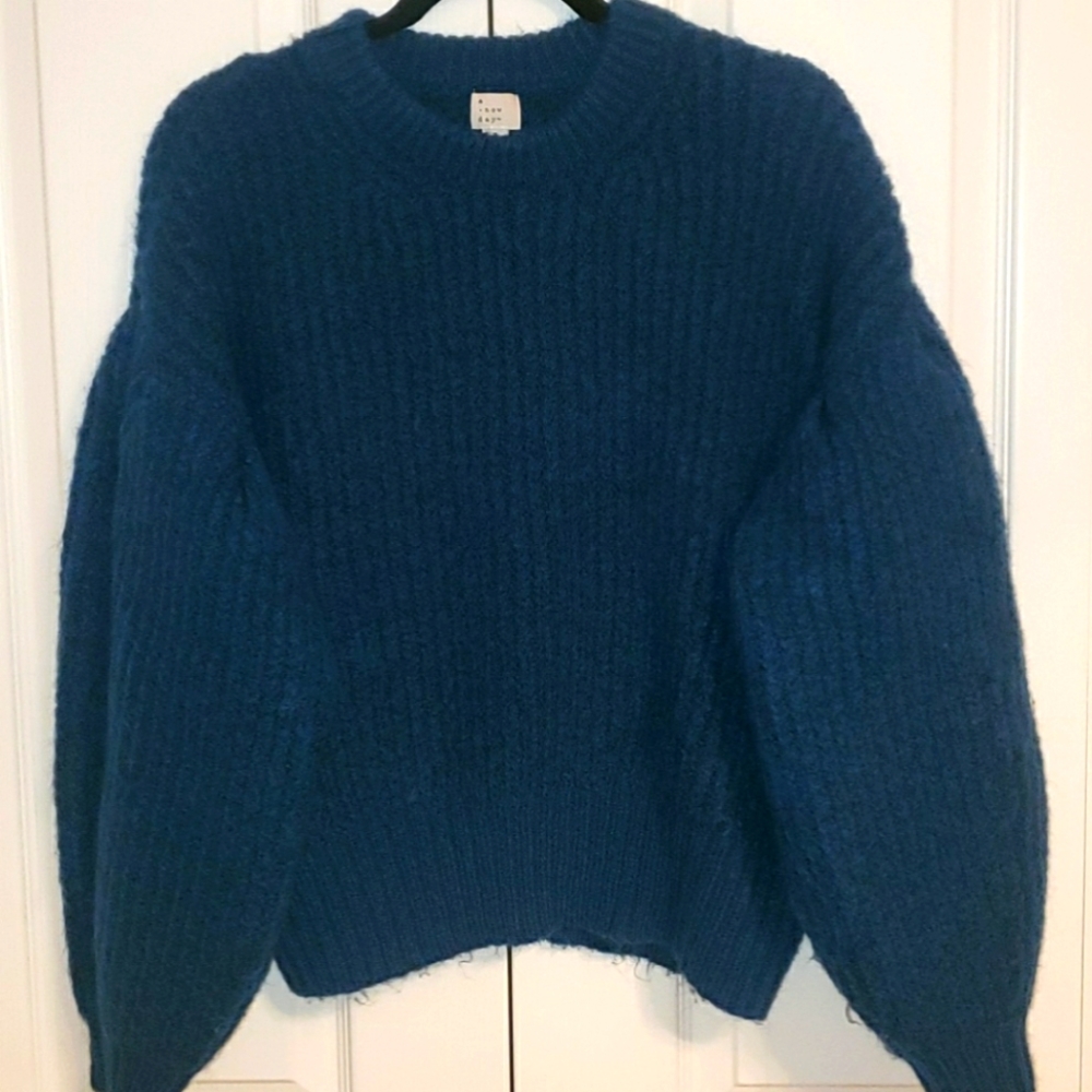 Lantern Sleeve Sweater Size: Small